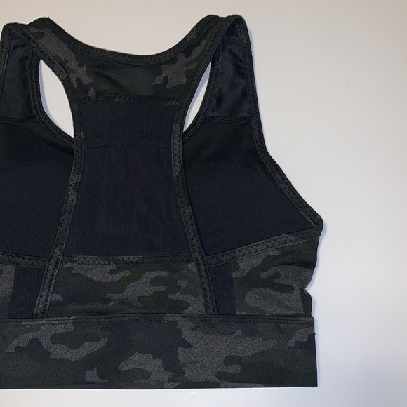 🆕 Fabletics “Mila” Black and Grey Camouflage Print Sports Bra - Women’s Size XS - Picture 7 of 8